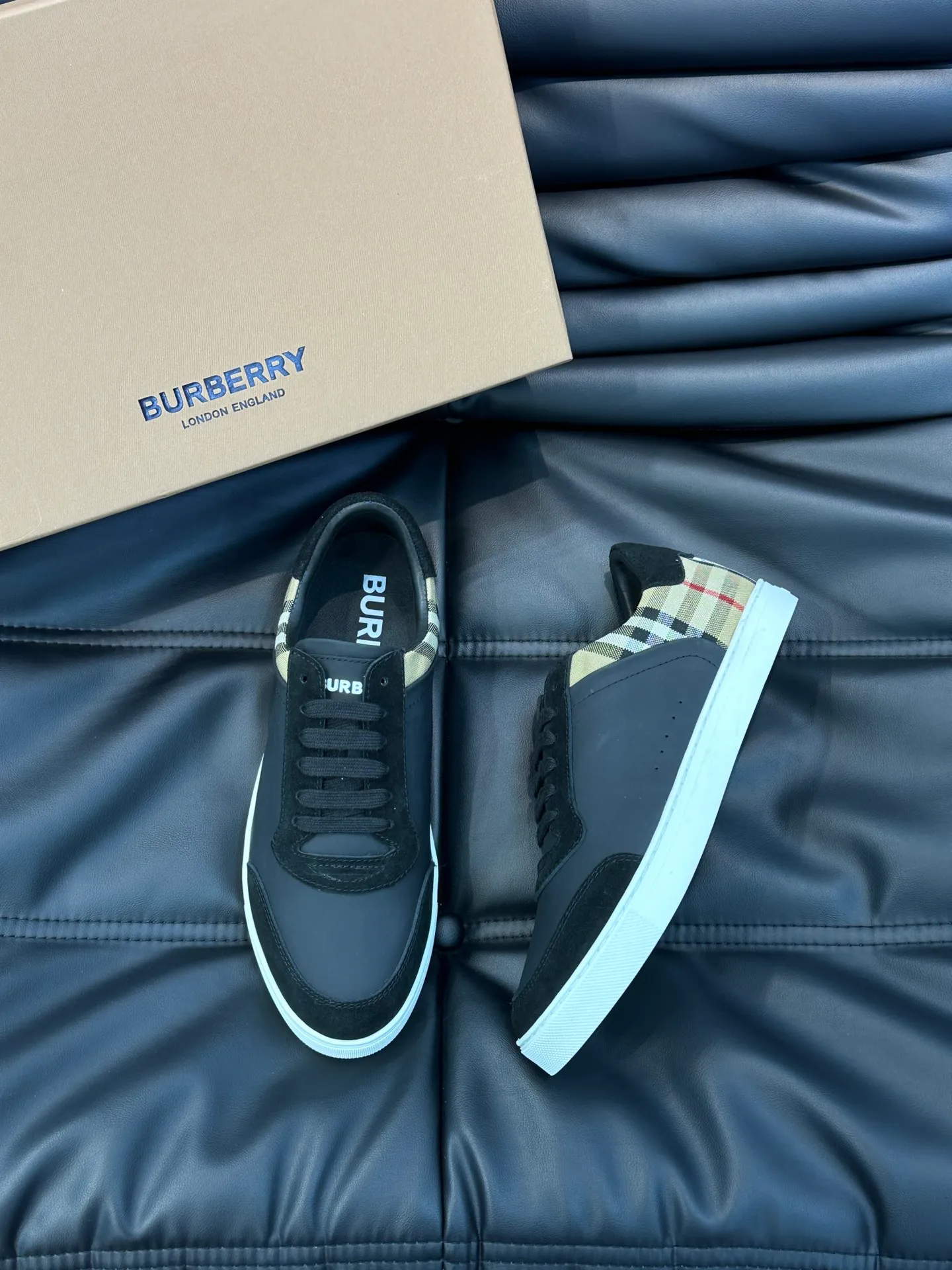 Men's shoes 💰p380 Men's classic low-top sneakers from "burberr*" are reinterpreted with Vintage retro plaid cotton and cowhide materials, and are decorated with a new brand logo. First-layer sheepskin lining, embossed Burberry lettering logo on the heel, T men's shoes 💰pU original outsole! Size: 38-44 (45 46 customized)